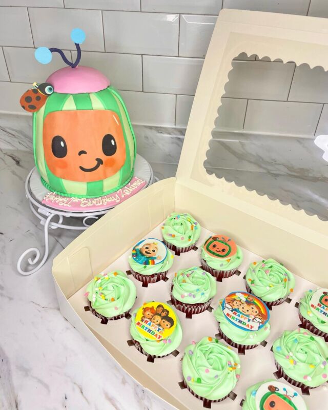 Cocomelon cuteness!🌈🍉With matching desserts💚💚
-
Booking for the end of November & December! Link in bio for pricing & inquiries💗
-
#kdskakes #cocomeloncupcakes #cocomeloncake #cocomelonbirthday #customcakes #cakesofinstagram #cakedecorating #customcupcakes #cakeinspo #cakeideas #cocomelon #kidscakes #birthdaycakes #buttercreamcakes #cakeart #torontocakes #bramptoncakes