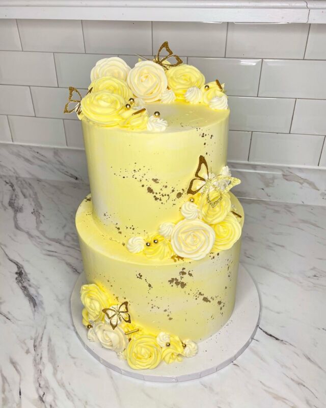 💛Buttercream Roses💛
-
Booking for December! & Our availability is limited for the month. Use the link in bio for all inquiries
-

#kdskakes #buttercreamcakes #cakesofinstagram #igcakes #buttercreamstencil #buttercreamroses #cakedesign #cakedecorating #floraldesign #customcakes #customizedcupcakes #bramptoncakes #torontocakes #cakeart #minicakes #70thbirthdaycake