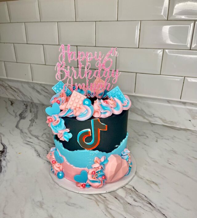 TikTok Cake for Amiyah’s 6th Birthday 🎶💗💙
-
Cake size 6”
-

#kdskakes #customcake #cake #buttercreamcake #cupcakelovers #bramptoncakes #fondantcake #cakeinspo #cakesofig #cake #birthday #birthdaycake #cakedecorating #toronto #torontocakes #igcakes #explore #explorepage #brampton #cakesofinstagram #tiktok #tiktokcake #tiktokchallenge #tiktokbirthday