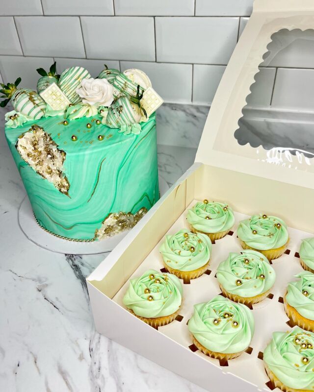 Green marble geode with matching cupcakes💚✨
-
Cake size 8”
-
#kdskakes #geode #geodecake #marblefondant #fondantcake #rosettecupcakes #cakeart #cakesofinstagram #cakedecorating #greenmarble #chocolatecoveredstrawberries #dripcakes #birthdaycakes