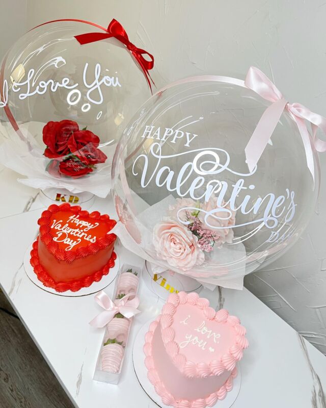 💗Our Valentine’s Collection💗
-
Available for pick up through Feb. 11th - 14th in Brampton & Scarborough
-
All pricing & order details available through the order form in bio❣️
-
Contact us directly for any inquiries: info@kdskakes.com
-
#kdskakes #valentinesday #valentinescake #heartcake #valentinesballoons #customcakes #valentinestreats #brampton #toronto #scarborough