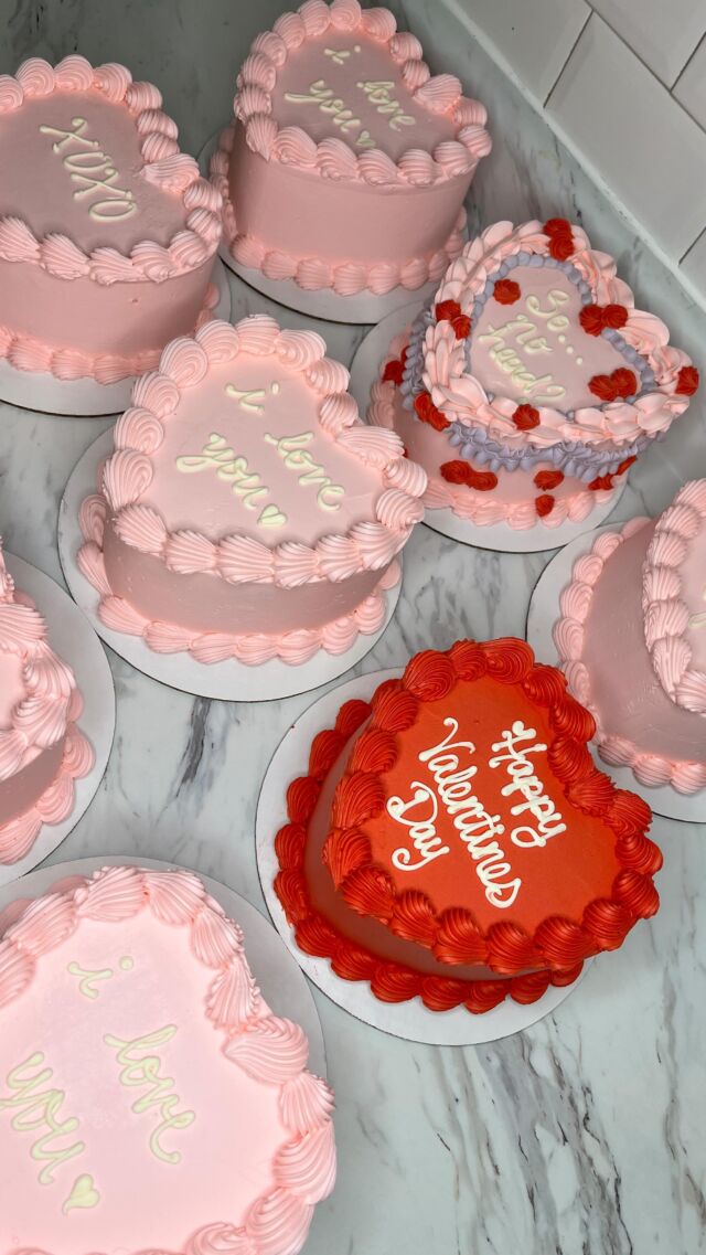 Happy Valentine’s Day🥰💘💗
-
#kdskakes #valentinesday #valentinescake #heartcakes #valentines2023 #toronto #brampton #bramptoncakes #torontocakes #customcakes