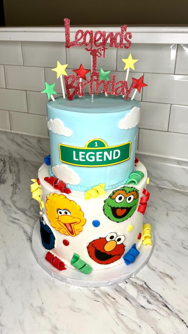 Legend’s First Birthday!🥳🎈
-
Cake size 8/6”
-
#kdskakes #customcakes #sesamestreet #sesamestreetparty #sesamestreetcake #tieredcake #firstbirthday #firstbirthdaycake #torontocakes #cakesofinstagram #caketrends #cakedecorating #cakedesign #cakeart #cakereels