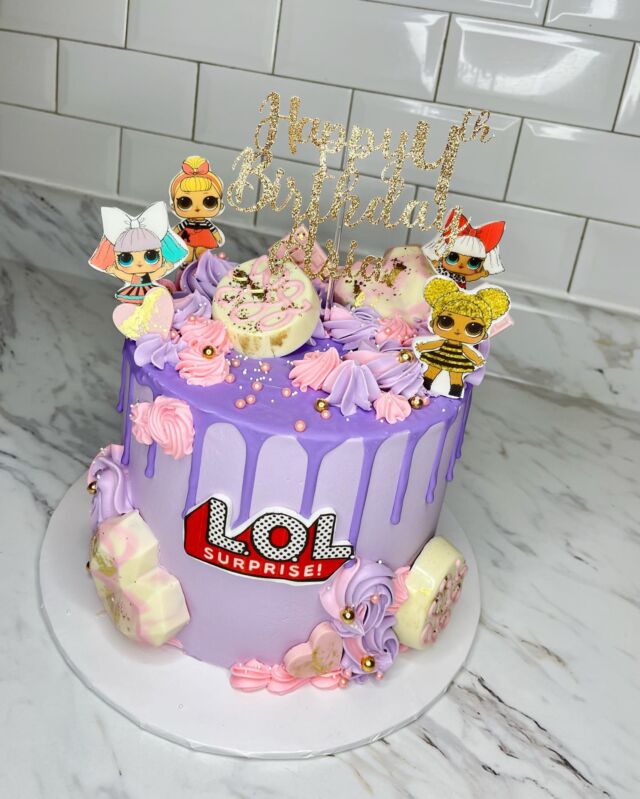 LOL surprise💜✨🎀
-
Cake size 7” 
-
#kdskakes #loldolls #loldollcake #lolbirthdaycake #customcakes #bramptoncakes #torontocakes #caketrends #dripcake #buttercreamcake #buttercreampiping #cakesofinstagram #cakeart #cakedesign
