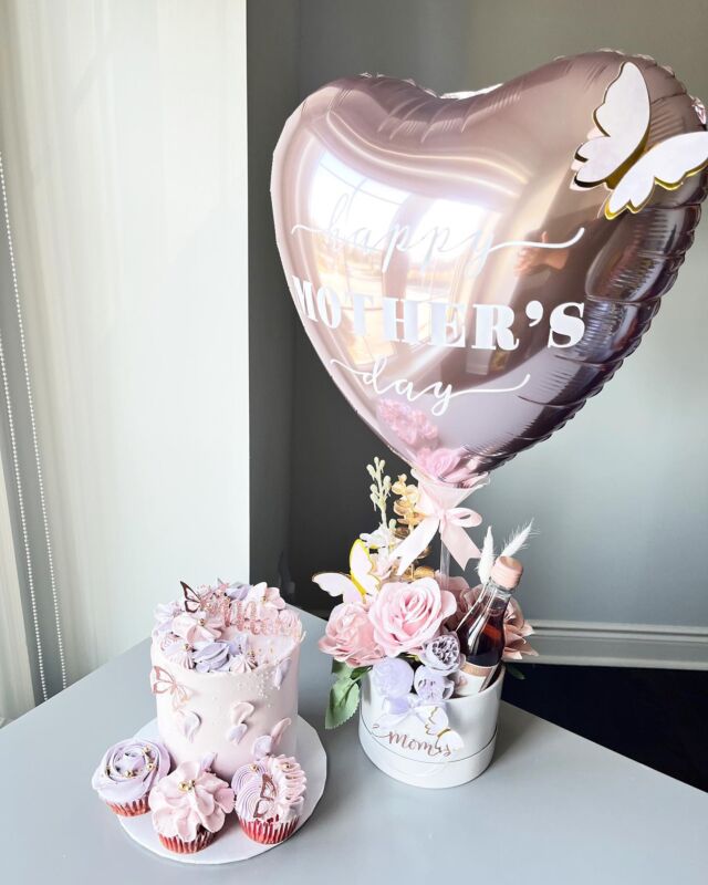 Mother’s Day 2023🌸
-
Packages available for pick up in either Brampton or Scarborough. Available until May. 7th💕
-
The first 20 package orders get a complimentary mini barefoot bottle. Available in Pink Rosé or Pinot Noir🥂
-
Full list of options + pricing available through the order link in bio!💜
-
#kdskakes #mothersday #mothersdaygift #mothersdaycake #mothersdayballoons #floralcake #floralcupcakes #customcakes #customballoons #balloonflowerbox #buttercreamcakes #cakedesign #cakeinspo #bramptoncakes #torontocakes #mothersdayspecial #minicake #cakesofinstagram #mothersdaycupcakes
