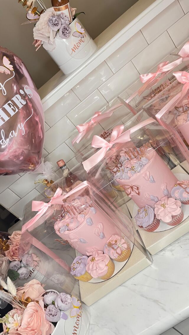 A Pretty Pink Mother’s Day Weekend🩷🌸
-
#kdskakes #mothersday #mothersdaygift #mothersdaycake #mothersday2023 
#customcakes #brampton #bramptoncakes #cakesofinstagram