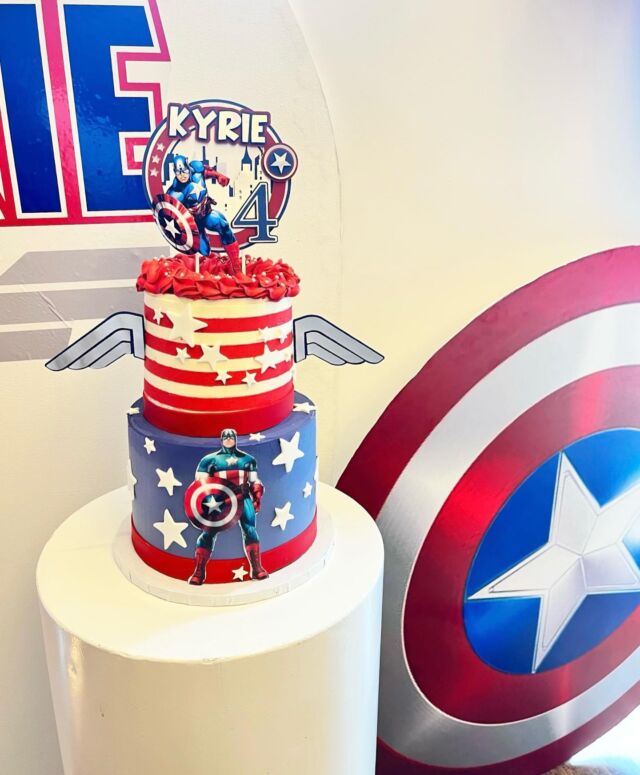 Kyrie’s 4th Captain American themed birthday💫❤️🤍💙
-
Cake size: 8/6” 
-
#kdskakes #avengerscake #captainamerica #captainamericacake #avengersbirthday #marvelcake #tieredcakes #superherocakes #customcakes #torontocakes #bramptoncakes #cakeinspo #cakesofinstagram #caketrends