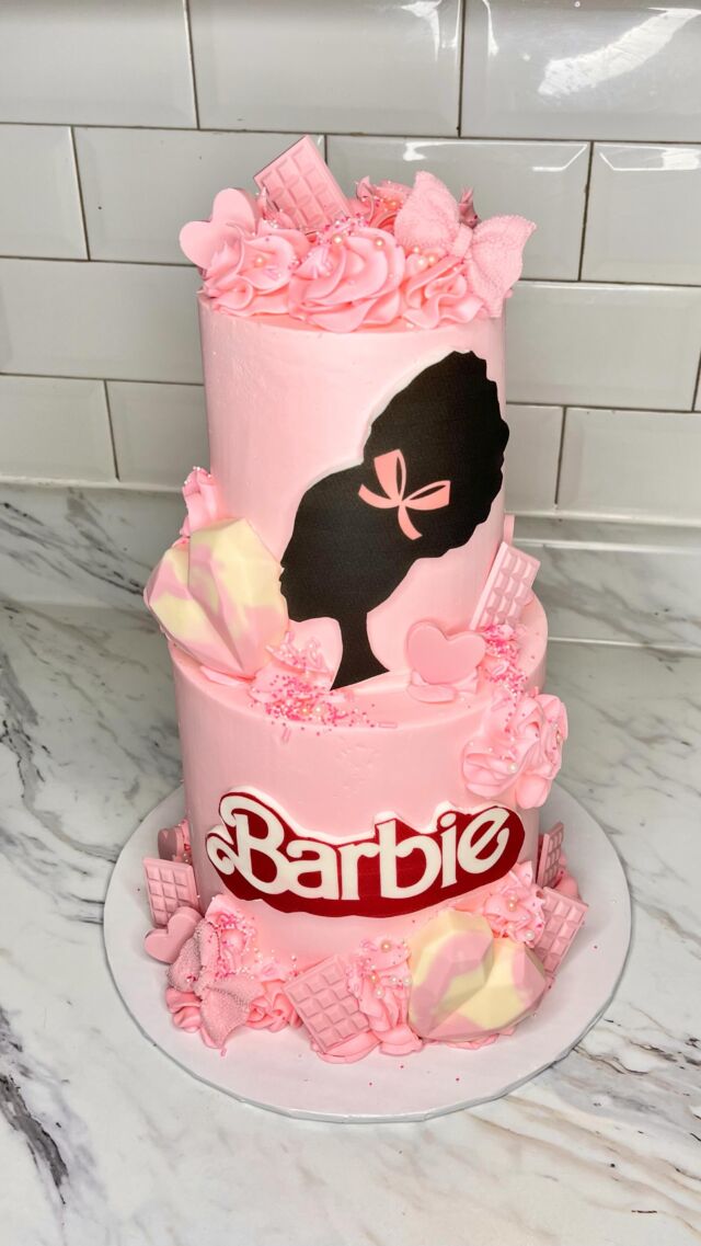 Officially on the #Barbie wave💗🎀👛💅🏽
-
Cake size: 6/4” 
-
#kdskakes #barbiecake #barbiemovie #barbiegirl #barbiebirthdayparty #pinkcakes #afrobarbie #customcakes #torontocakes #bramptoncakes