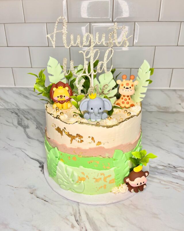 Wild One🦁🌿
-
Cake size: 8” 
-
#kdskakes #wildone #wildonecake #wildoneparty #safaricake #safaribirthday #firstbirthday #customcakes #birthdaycakes #torontocakes #bramptoncakes #cakesofinstagram #cakeinspo #cakedesign #cakeart