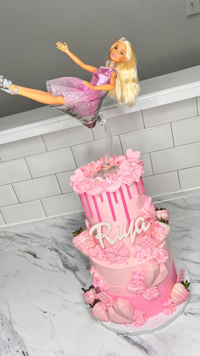 Is there ever too much pink?😏🩷💗 Another Barbie cake and we LOVEEE her!🌸💞💖
-
Cake size: 7/5” 
-
#kdskakes #barbie #barbiemovie #barbiecake #barbiebirthday #pinkcakes #pinkpinkpink #dripcakes #barbiegram #tieredcakes #pinkonpink #customcakes #cakeinspo #cakedesign #cakesofinstagram
