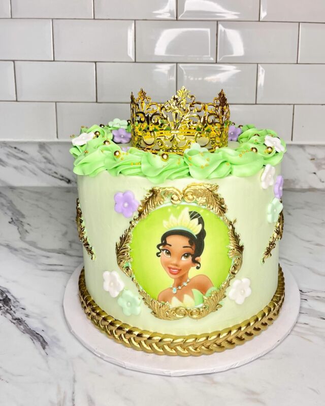 A First for Princess Tiana👑💚💜
-
Cake size: 8”
-
#kdskakes #princessandthefrog #princesstiana #princesscake #birthdaycake #girlycakes #crowncake #caketopperideas #princesslove #custoncakes #bramptoncakes