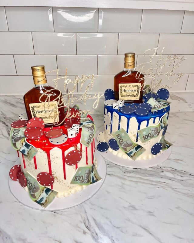Twinning Bottle Cakes🍾🤑 & Matching treats!❤️💙
-
Cake size: 7”
-
#kdskakes #birthdaycakes #dripcakes #moneycake #pokercake #hennycake #bottlecake #cakesofinstagram #cakesofig #cakeinspo #chocolatecoveredricekrispies #chocolatecoveredoreos #chocolatetreats #cakedecorating #cakedesign #cakeart