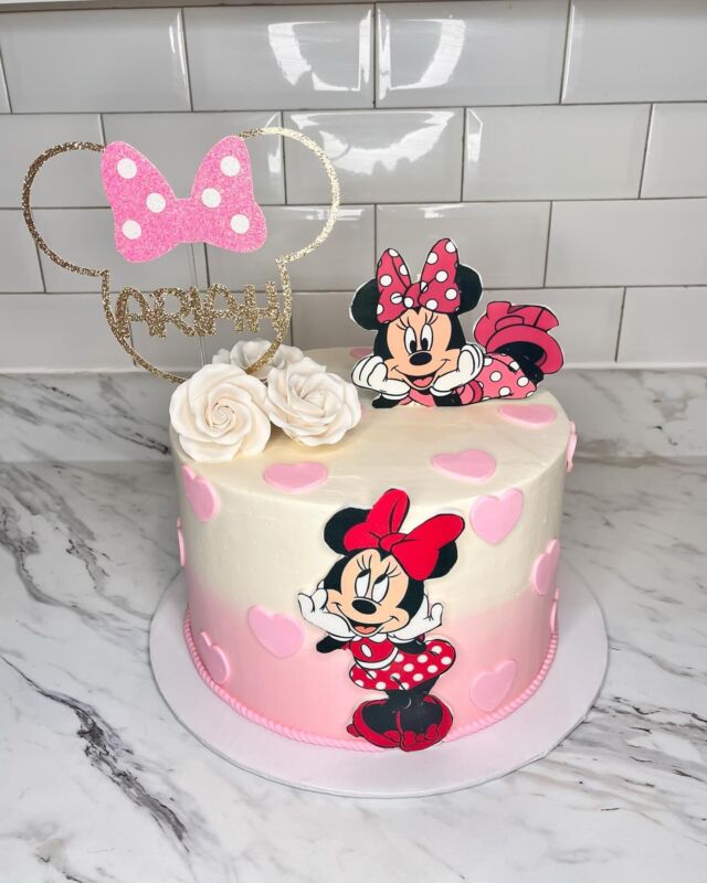 Minnie Mouse Loveee!🎀👛💖
-
Cake size: 9”
-
#kdskakes #minniemousecake #minniemouse #minniemousebirthday #minniemousecake #minniemousetheme #kidscakes #birthdaycakes #cakesofig #buttercreamcakes #cakeinspo