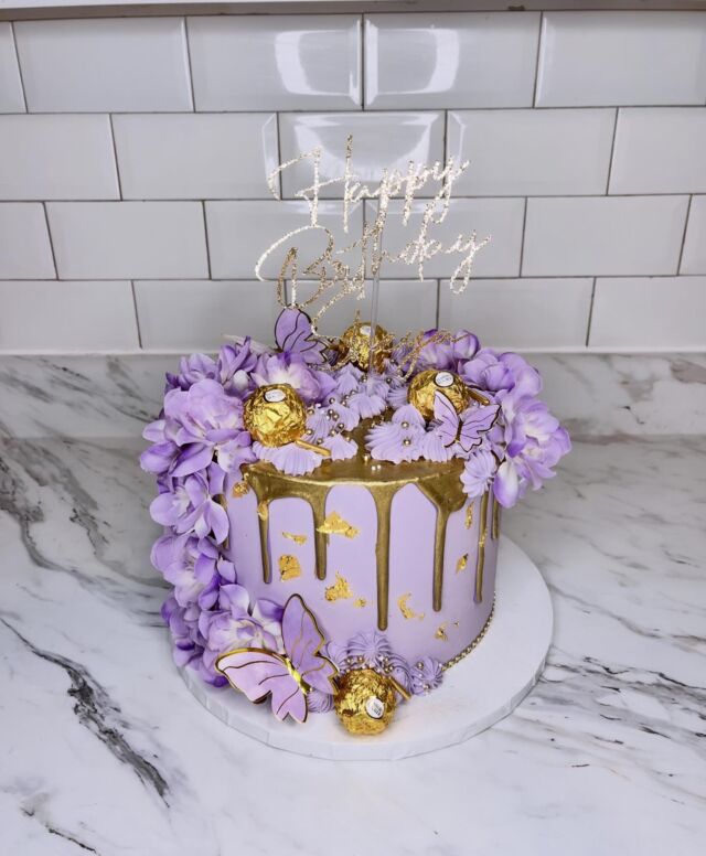 Pretty Purples💜✨
-
Cake size: 7”
-
🔗 Booking for July & August! Order link in bio. 
-
#kdskakes #dripcakes #purplecake #golddripcake #purpleflowers #butterflycakes #butterflybirthday #caketrends #cakesofig #heartcakes #birthdaycakes #purpleandgold #torontocakes #bramptoncakes #cakedesign #cakeart #cakedecorator