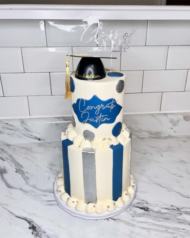 Grad 2024🎓 & treats!🥳
-
Cake size: 6/4”
-
#kdskakes #gradcakes #gradszn #grad2024 #graduationday🎓 #gradcupcakes #cakesofinstagram #cakedecorating #cakedesign #cakestyle #cakeshooters #bramptoncakes #torontocakes
