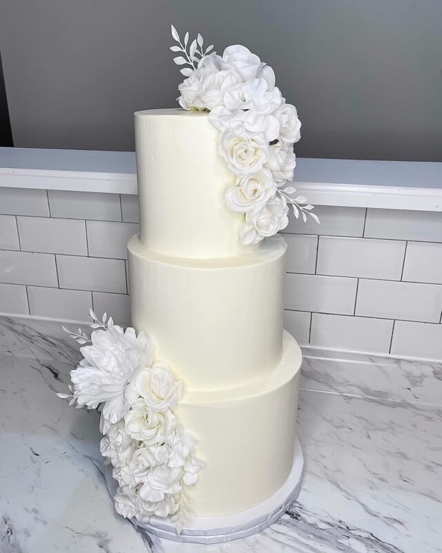 All white 3-Tier beauty🤍💍
-
Cake size: 10/8/6”
-
#kdskakes #customcakes #weddingcakes #weddingcollection #summerwedding #cakeinspo #cakestagram #cakestyle #cakeart #bramptoncakes #torontocakes