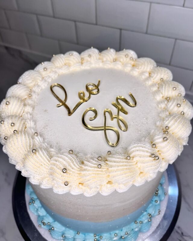 Leo Szn🤍🩵♌️
-
Cake size: 8”
-
#kdskakes #leoszn #leocake #zodiaccake #igcakes #cakesofinsta #cakestagram #bentocake #cakedecorating #cakeart #cakecakecake #bramptoncakes