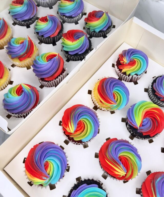 Rainbow Rosettes🌈🧁
-
#cupcakes #rainbowcupcakes #cupcakestagram #cupcakedecorating #cupcakestyles #cupcakeart #cupcakelove #caketrends #caketrends #rainbowcake #heartcakes #dripcakes #rosettecakes #bramptoncakes #torontocakes