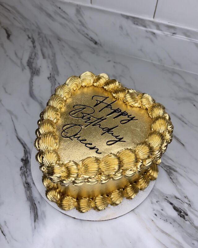 Pretty cakes & Prettier girls!🤩✨✨ All gold heart cake is a new FAVOURITE😮‍💨
-
🗓️ Booking for September & October! 🍂
🔗 Use the link in bio or email directly: info@kdskakes.com 
-
#kdskakes #customcakes #heartcakes #goldheartcake #goldcakes #heartcake #virgoseason #birthdaycakes #girlycake #metalliccake #cakeinspo #cakestagram #cakedesign #cakeart #torontocakes #bramptoncakes