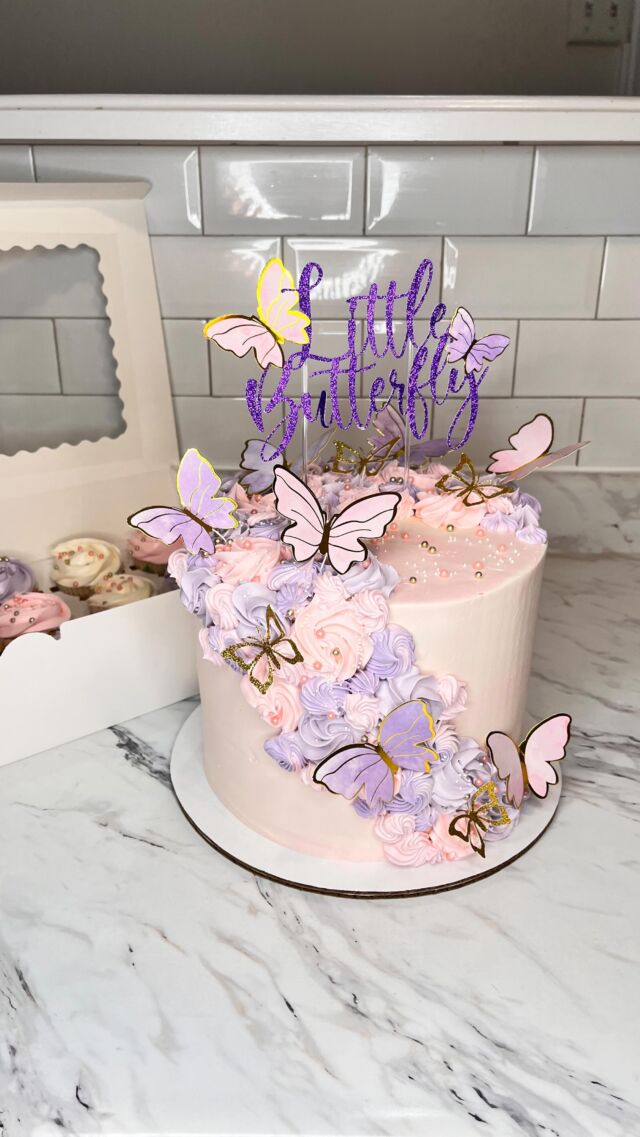 Butterfly Baby Shower 🦋💕💜
-
Cake size: 8”
-
Booking for September & October! Link in bio💕
-
#kdskakes #babyshowercake #babyshower #pastelcupcakes #rosettecupcakes #cupcakedecorating #cupcakedesign #cupcakedecorating #cakelover #cakecakecake #cakegram #butterflybabyshower #butterflybabyshowercake #buttercreamcake #rosettecakes #butterfly