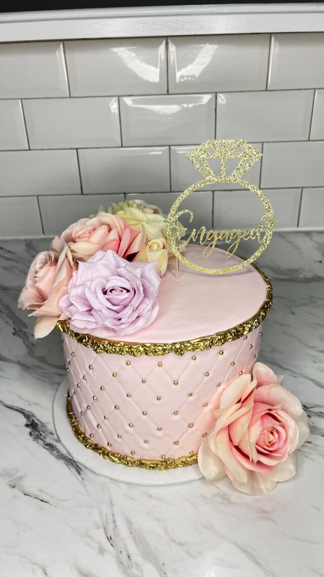 She’s Engaged💍 Soft pinks & purples for this beauty with just a touch of gold😍💗💗
-
Cake size: 8”
- 
💌 Accepting orders for October & November! Order form in bio
-
#cakereels #engagementcake #engagementparty #engagementring #weddingseason #weddingcakes #floralcakes #quiltedcakes #customcakes #igcakes #cakestagram #cakeinspo #cakedecorating #cakedesign #cakeart #bramptoncakes #torontocakes