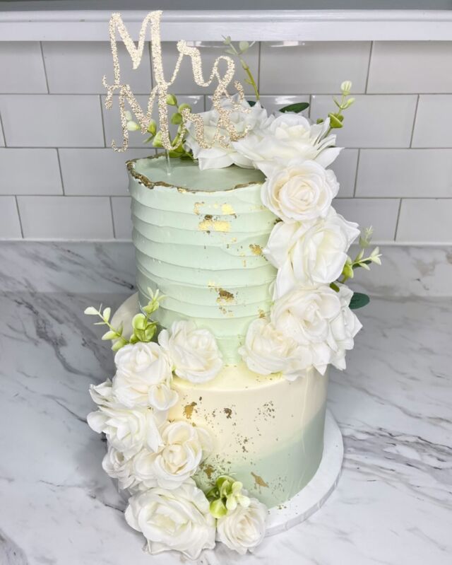 Sage Green & White🤍✨💍
-
Cake size: 8/6”
-
#engagementcakes #weddingcakes #sagegreenwedding #sagegreencake #mrandmrs #weddinginspo #engagementinpo #buttercreamcakes #simpleweddingcake #cakeinspo #customcakes #cakestagram #cakeart