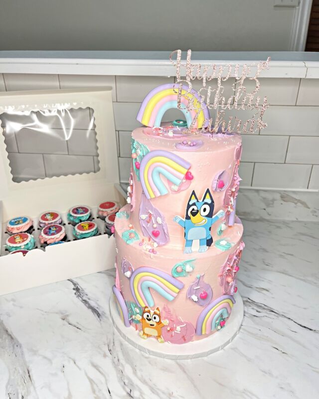 Our first Bluey Cake!💕🥳 with matching treats for Zahira’s 3rd birthday💜
-
Cake size: 8/6”
-
#kdskakes #customcakes #bluey #blueycake #blueycakeforgirls #kidscakes #cakeinspo #blueyparty #blueycupcakes #customcupcakes #cakestagram #cakedesign #cakeart #cakepops #bramptoncakes #torontocakes