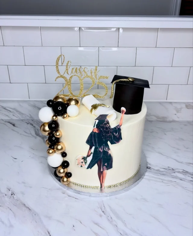 It’s Grad Season!🎓🤍
-
Cake size: 10”
-
#kdskakes #gradcake #grad2025 #gradparty #bramptoncakes #cakescakescakes #cakestagram #cupcakesofinstagram #cakedecorating #cakegram