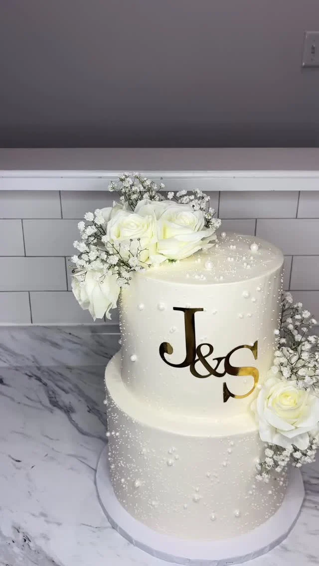 J&S🤍 
-
Cake size 10/8” 
-
🗓️Booking for June! Use the order form link in bio for all inquiries. 
-
#engagementcake #weddingcake #bramptoncakes #customcakes #cakeinspo