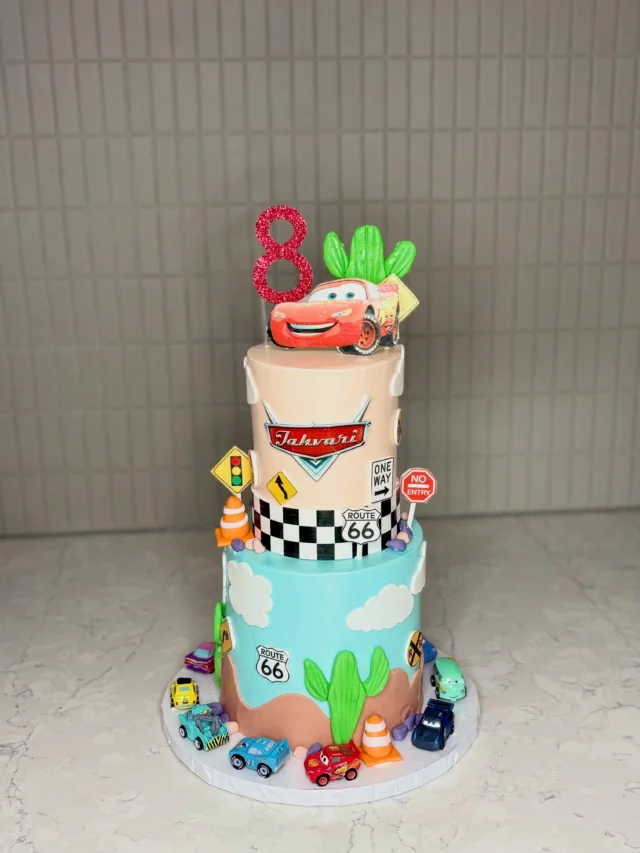 Cars themed cake with matching treats🏎️🏁
-
Cake size 6/4”
Treat pricing available through the link in bio! 
-
#carsmovie #lightningmcqueen #carscake #cakescakescakes #miltoncakes