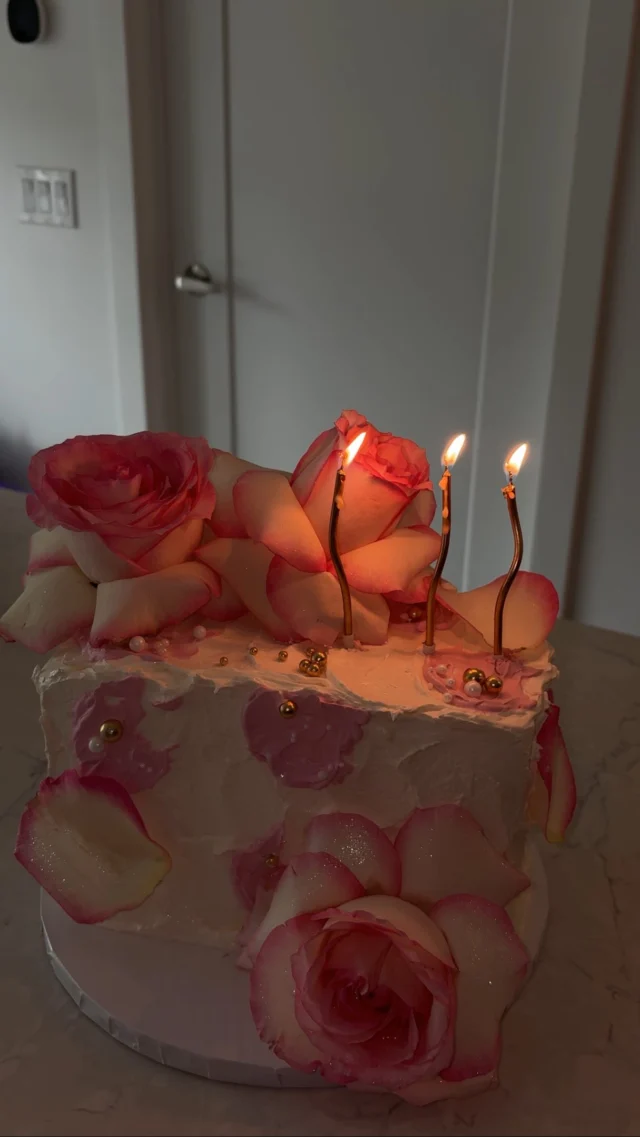 The birthday girl that always makes her own cakes🤭🩷 

If you’re new here my name is Kd🫶🏽 The face behind the cakes. I pop in here ever so often when I’m not swamped with cakes or for the occasional birthday proof of life (like this one🤪). 

Within the last couple years I’ve become a nurse but this is still my favourite job😆. I’ve been juggling both and trying to keep the balance😅 It’s been about 8 years of Kd’s Kakes!! I’m so happy to be able to celebrate another year with my lovely clients, the new and returning🥹💗.